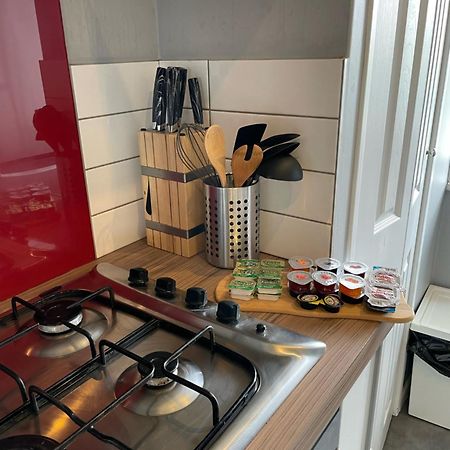 Top Floor 1 Bedroom Apartment With Views Over Londra Dış mekan fotoğraf