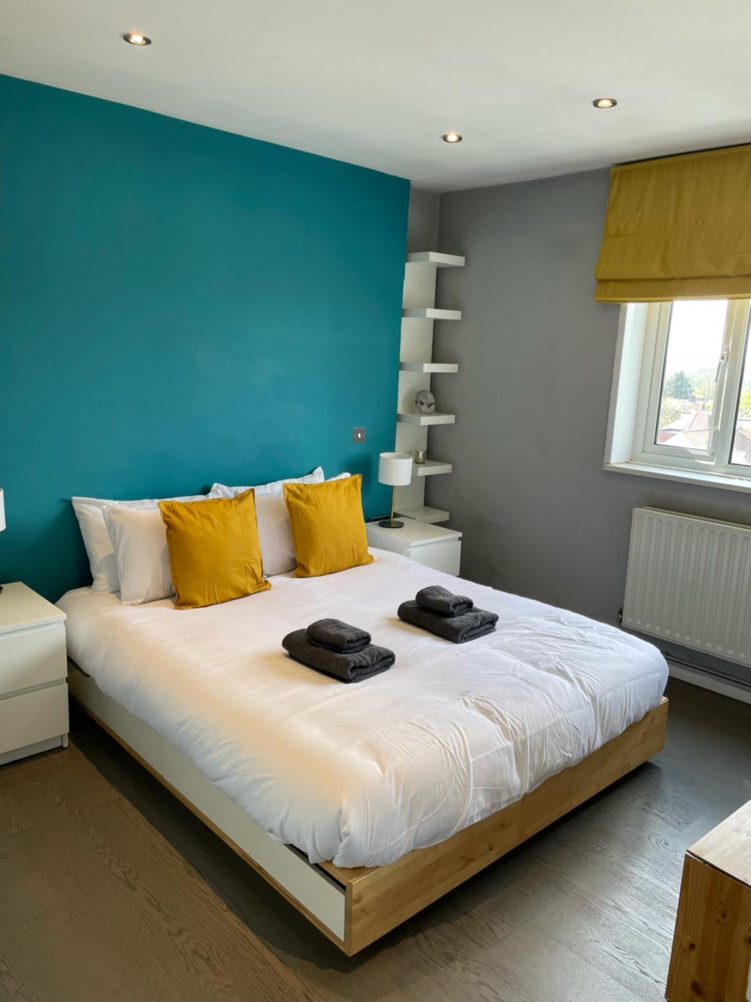 Top Floor 1 Bedroom Apartment With Views Over Londra Dış mekan fotoğraf